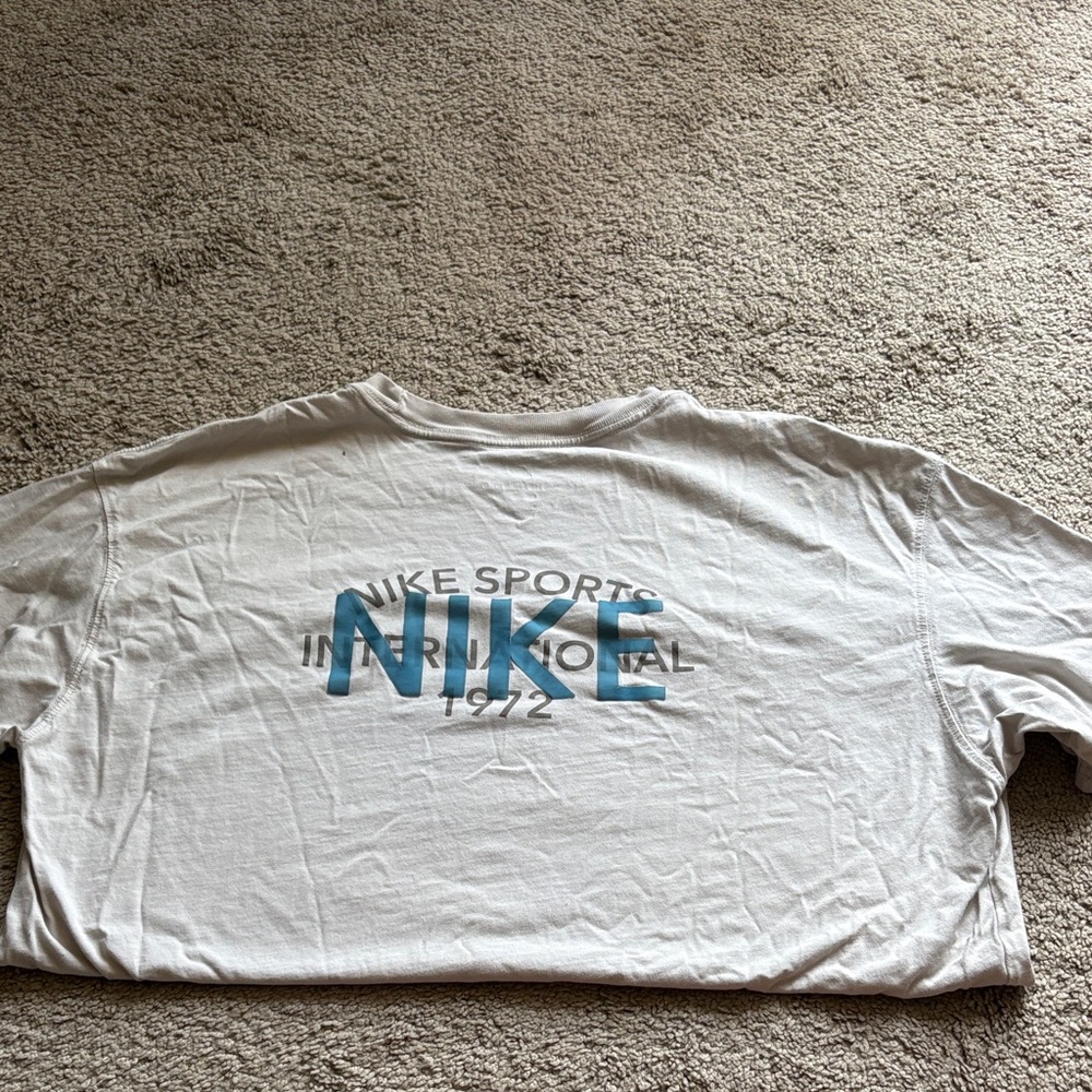 Nike tan xl tee